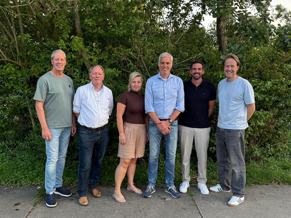 Vernieuwd bestuur van SEV, v.l.n.r. Stefan van Huizen, Theo Tetteroo, Kirsten Wijers, Remco Frerichs, Tommy van der Lubbe en Arjen van Spronsen.
