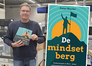 JO9 trainer Peter Starke brengt management boek uit: “De mindsetberg”