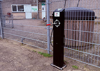 Altijd handig! Fietspomp bij ingang