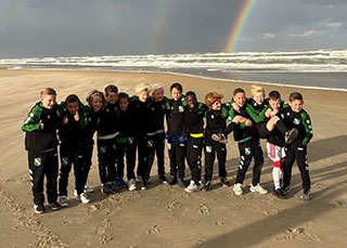 JO9-1 en JO9-2 trotseren weer en wind op de Wassenaarse Slag!