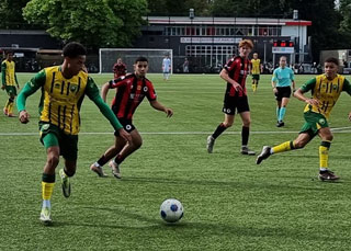 Serge en Kasper: van SEV-teamgenoten naar elkaars tegenstander in profvoetbal droom